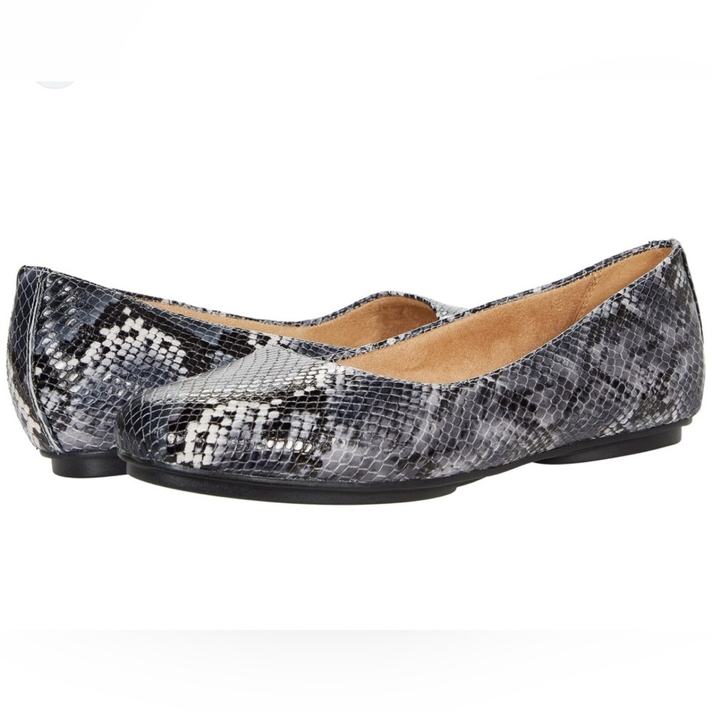 Naturalizer Black and Gray Snakeskin Flats